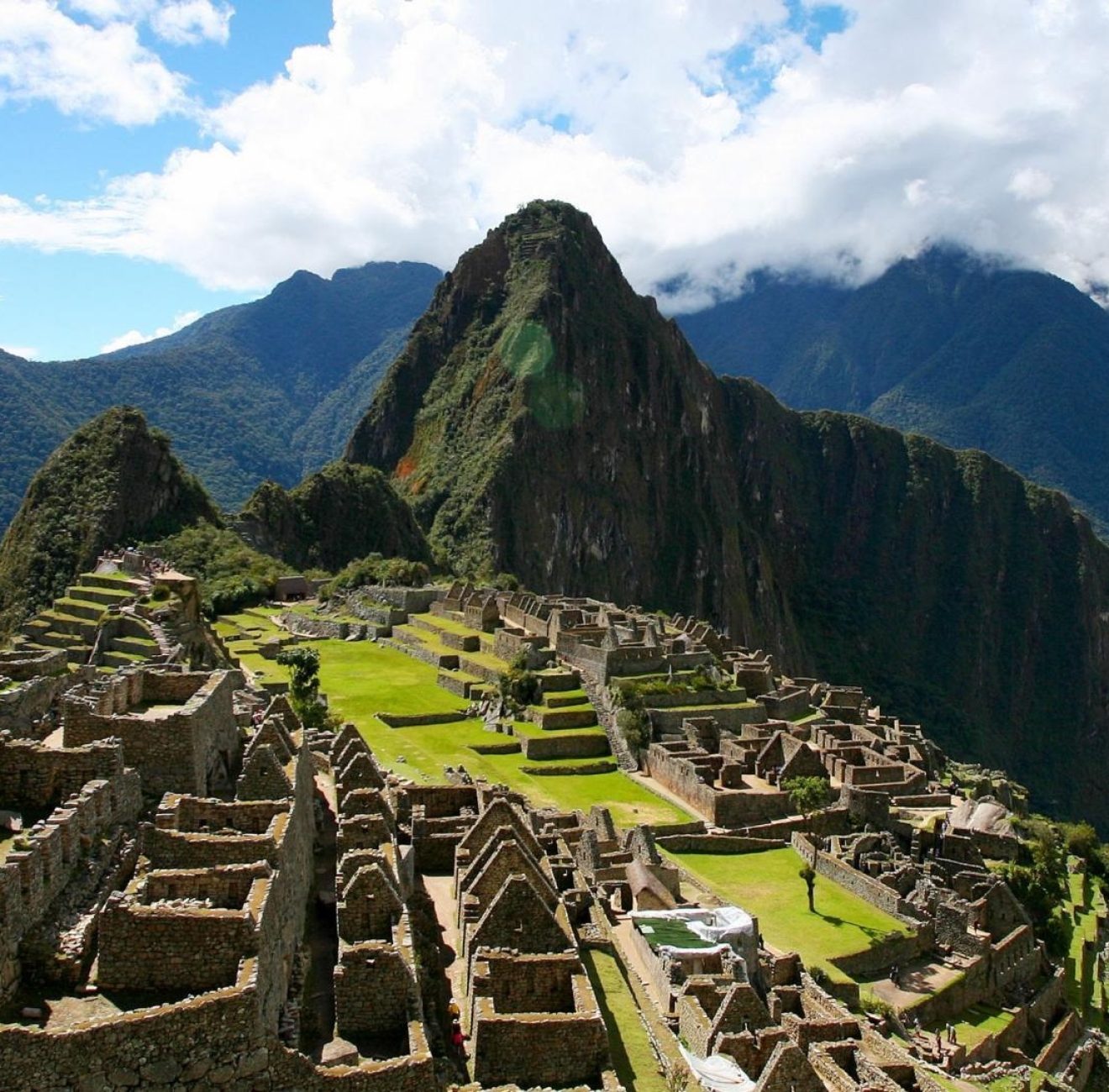 Peru-Machu-Picchu-ancient-city-hills_1920x1080